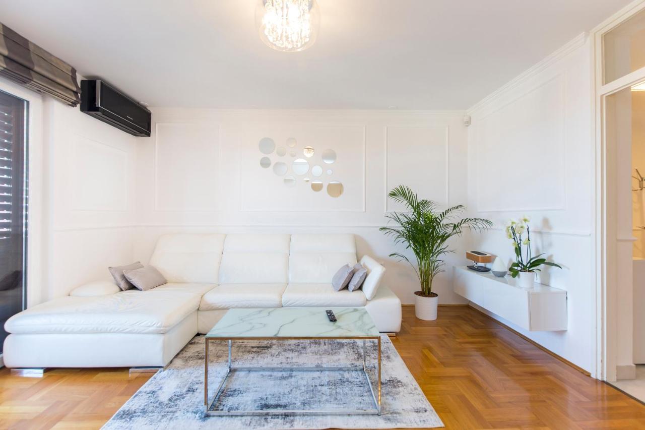 Apartment Parentium Porec Bagian luar foto