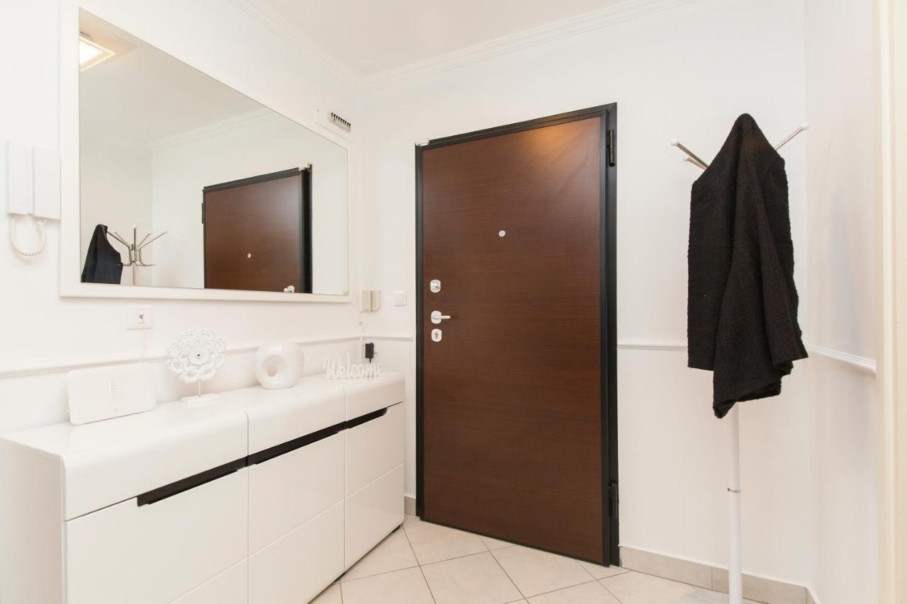 Apartment Parentium Porec Bagian luar foto