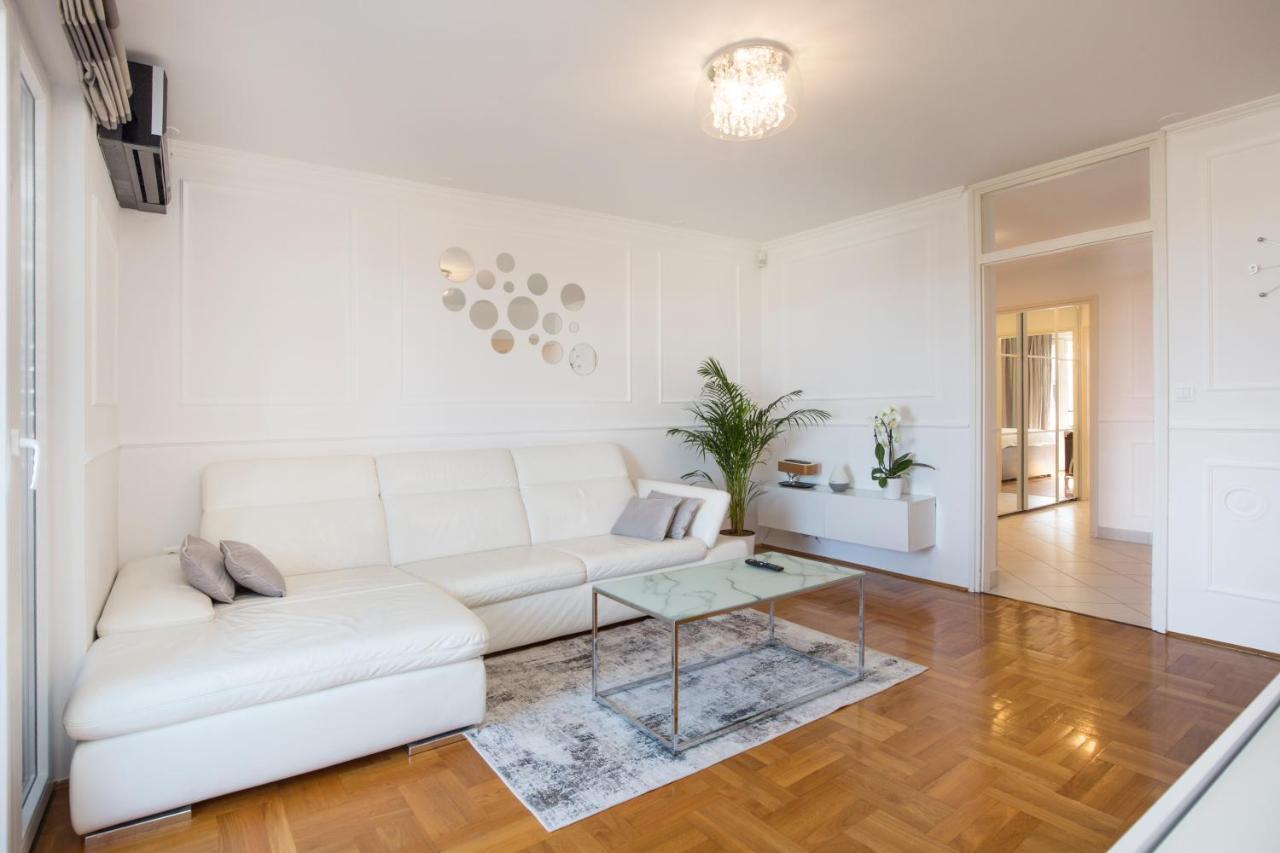 Apartment Parentium Porec Bagian luar foto