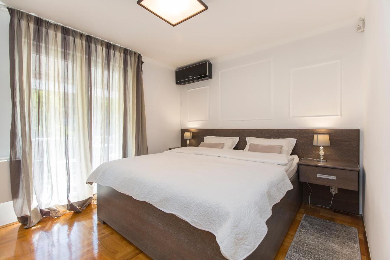 Apartment Parentium Porec Bagian luar foto