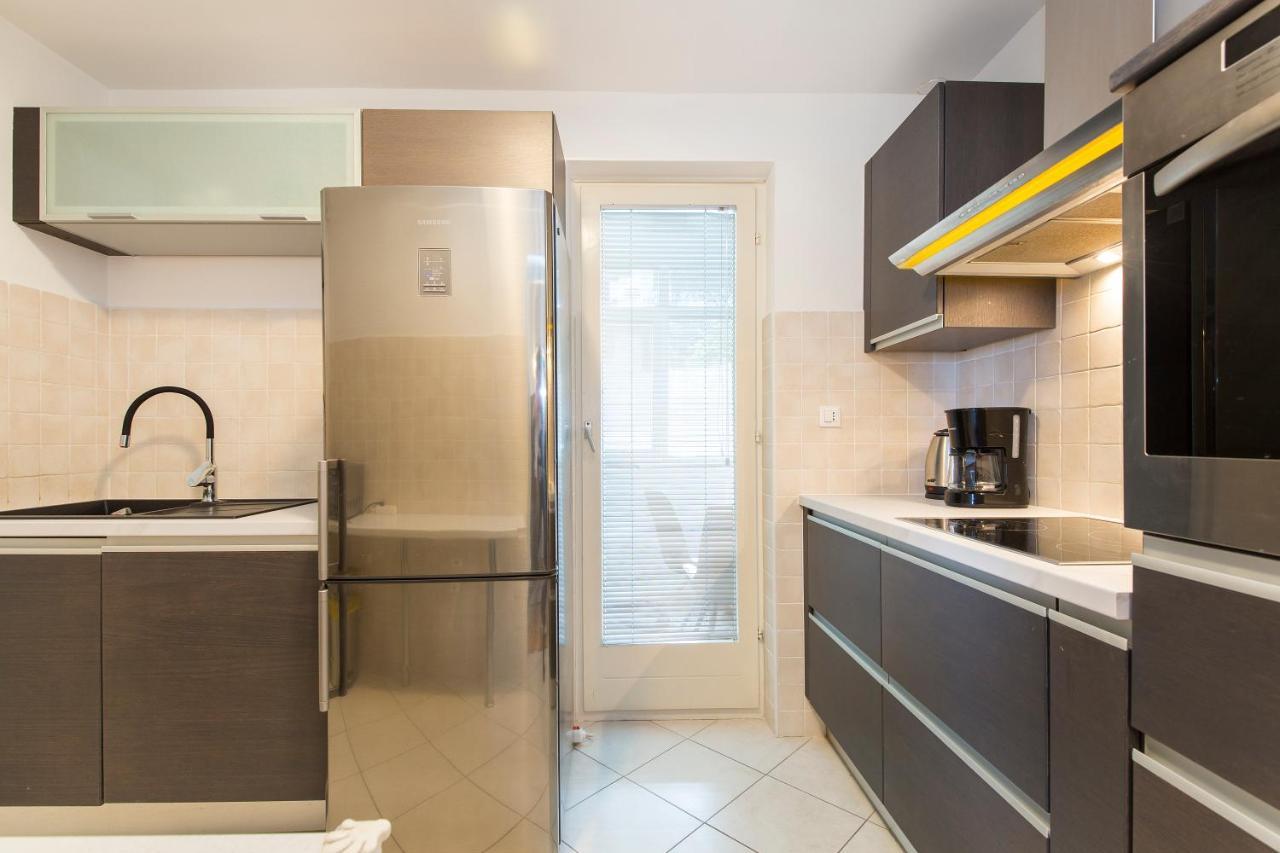Apartment Parentium Porec Bagian luar foto