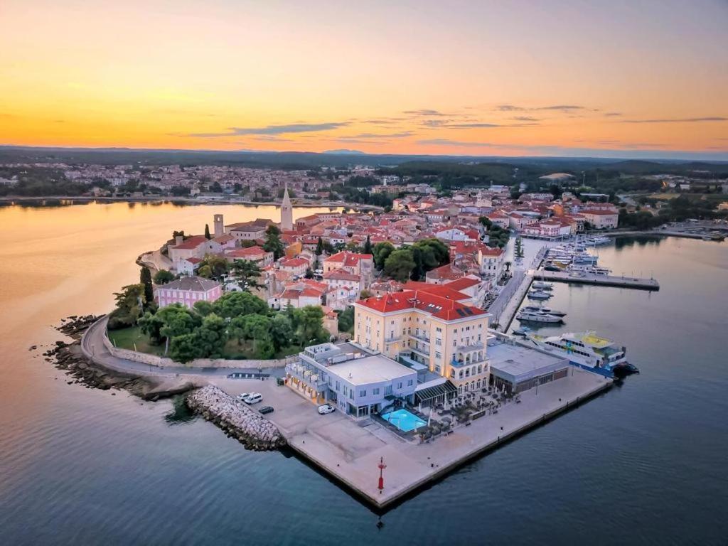 Apartment Parentium Porec Bagian luar foto