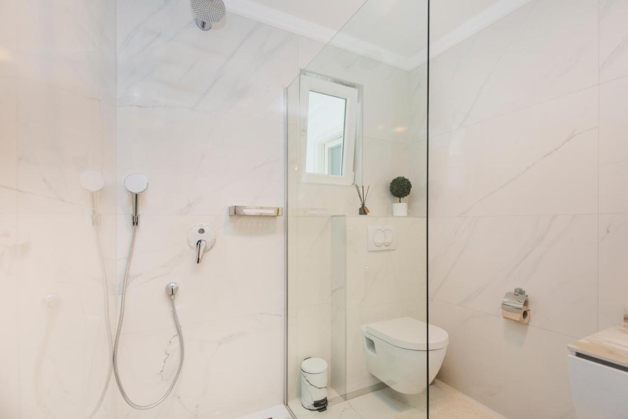 Apartment Parentium Porec Bagian luar foto