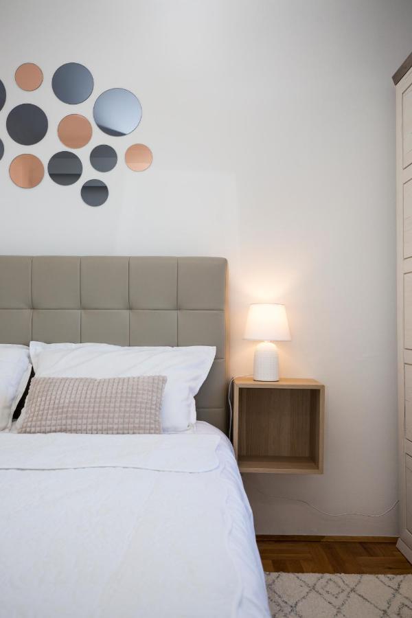 Apartment Parentium Porec Bagian luar foto
